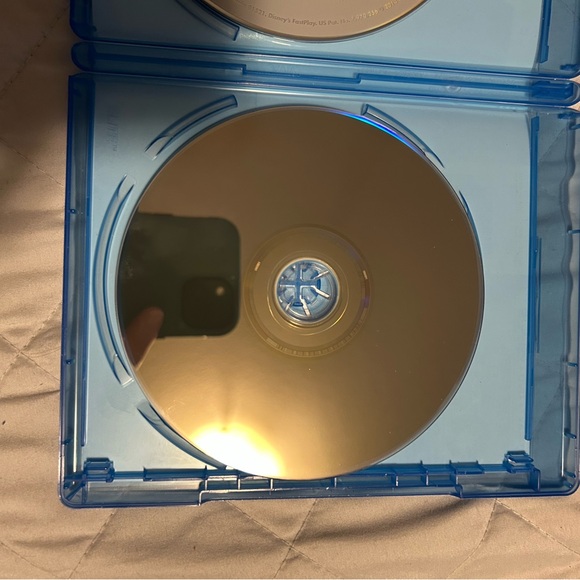 DISNEY’S FROZEN BLU RAY/DVD - Picture 7 of 7